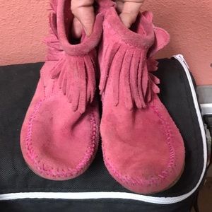 Minnetonka Hello Kitty fringe booties size 13 little girl